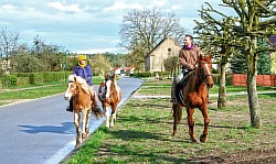 24-Ritt-durchs-Dorf.jpg