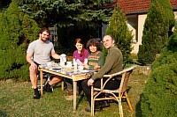 Kaffeetafel-mit-Mola-und-Felinia.JPG