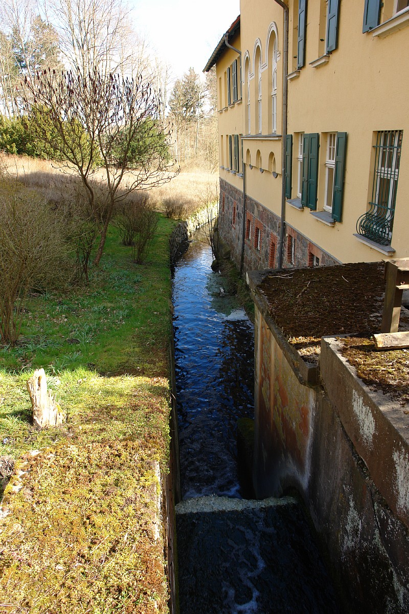 19-Wasserlauf-in-Duester-Moell.JPG